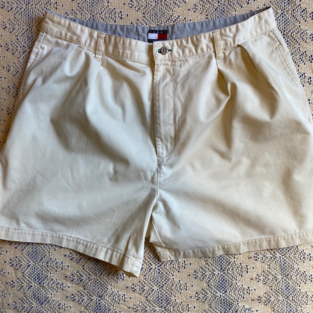 Tommy Hilfiger men’s shorts sz 40 in pastel yellow